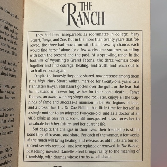 Lot of 2 Danielle Steel Books: Family Album and The Ranch - Picture 4 of 10